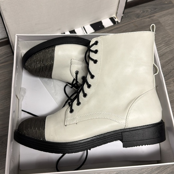 Dolce Vita XYLA White Womens Metal Toe Low Heel Combat Boots - Picture 5 of 5